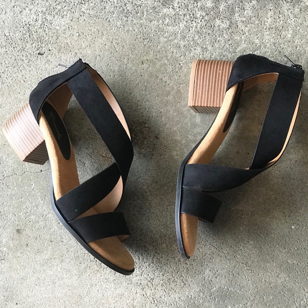 Qupid Doria Black Sued Criss Cross Low comfort Heel - Picture 2 of 8